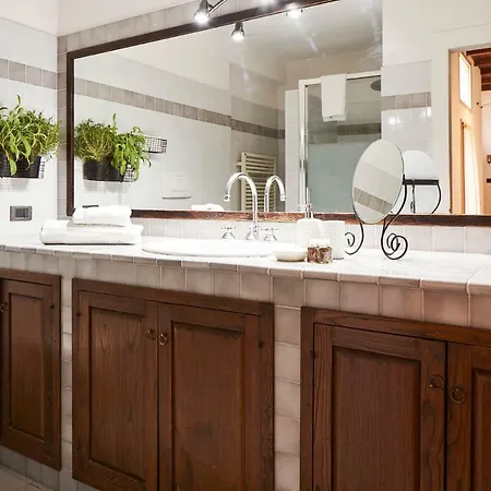 Location W/ Breathtaking Views Chic Palace