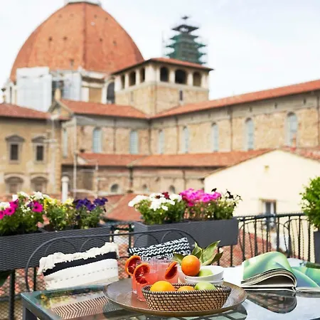 Location W/ Breathtaking Views Chic Palace Florens