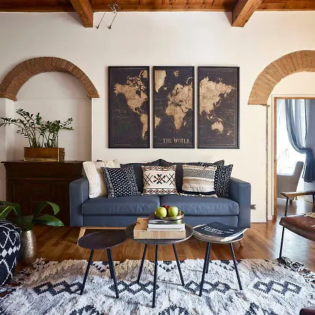 Location W/ Breathtaking Views Chic Palace *