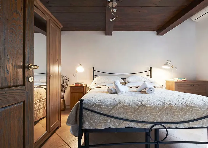 Location W/ Breathtaking Views Chic Palace
